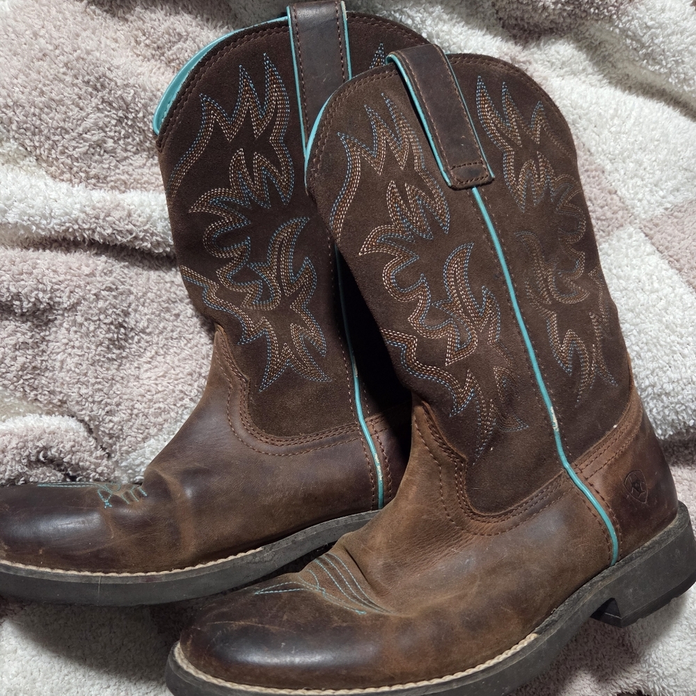 ARIAT Delilah Round Toe Western Boot. W 8.5